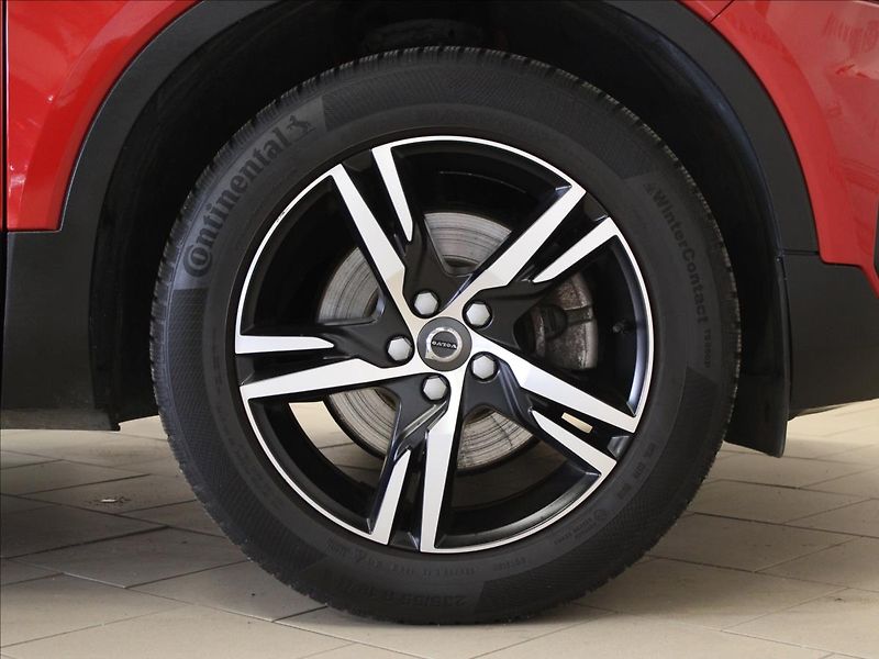 Volvo XC40 2,0 T5 182KW AWD zánovní - fotka 33 z 34