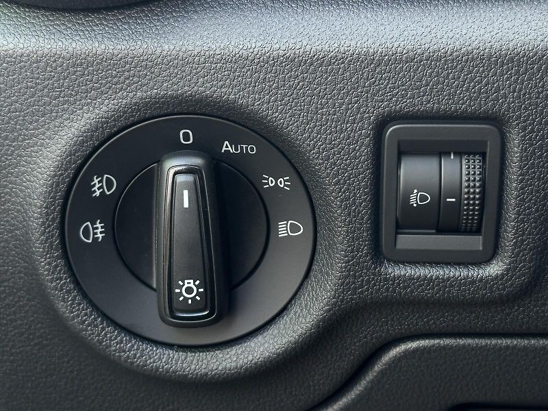 Škoda Fabia 1.0TSi Selection 95PS LED V.Co - fotka 14 z 37