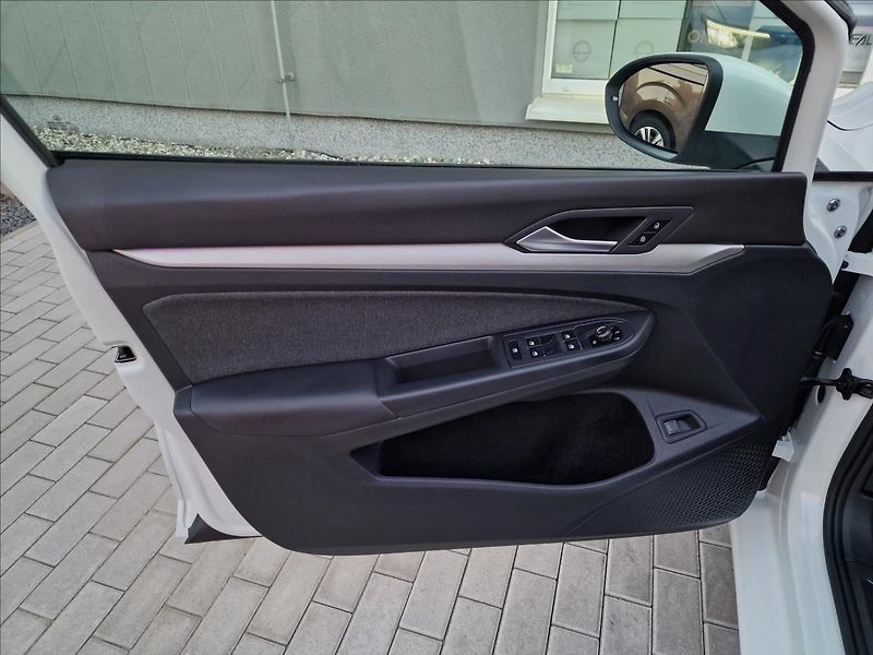 Volkswagen Golf 2.0TDI 85kW Life Variant,1Maj - fotka 38 z 50