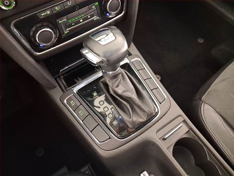 Škoda Superb (2011) Elegance 2.0 TSI, Automat - fotka 13 z 21