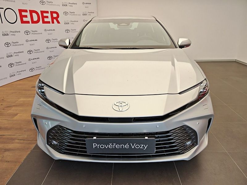 Toyota Camry 2.5 Hybrid Prestige - fotka 2 z 37