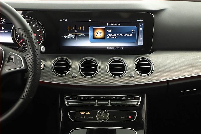 Mercedes-Benz Třídy E (2017) AMG Paket E 400 4MATIC - fotka 9 z 29