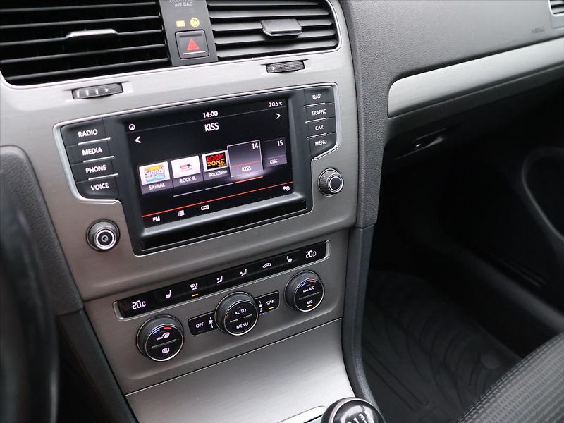 Volkswagen Golf 2.0 TDI 110kW Comfortline - fotka 19 z 30
