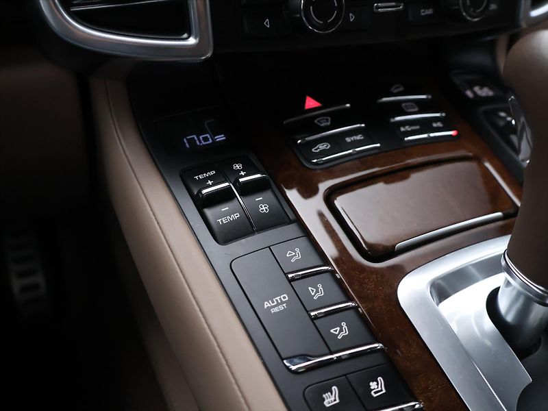 Porsche Cayenne 4.8 Turbo S 405kW DPH CZ - fotka 19 z 30