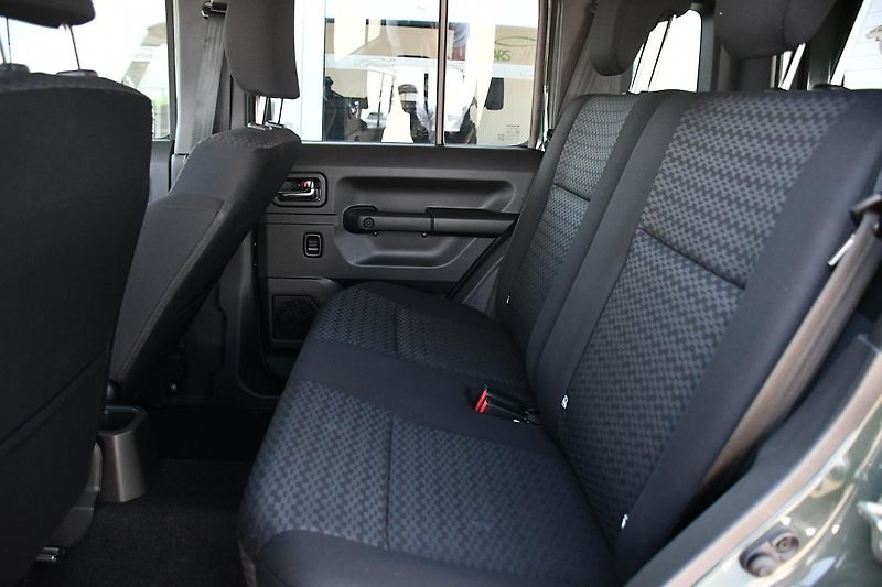 Suzuki Jimny 1,5 GLX AUTOMAT, 4X4 LONG - fotka 19 z 39