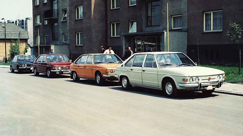 Tatra 603 před branou závodu Příbor