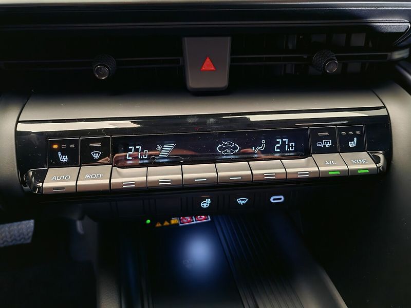 Toyota C-HR 2.0 Hybrid E-CVT Style - fotka 33 z 39
