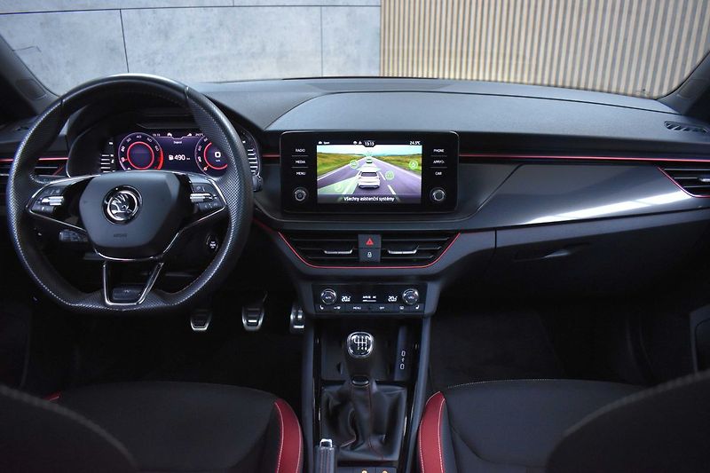Škoda Kamiq 1.5 TSI MONTE CARLO*TAŽNÉ*ČR* - fotka 8 z 47