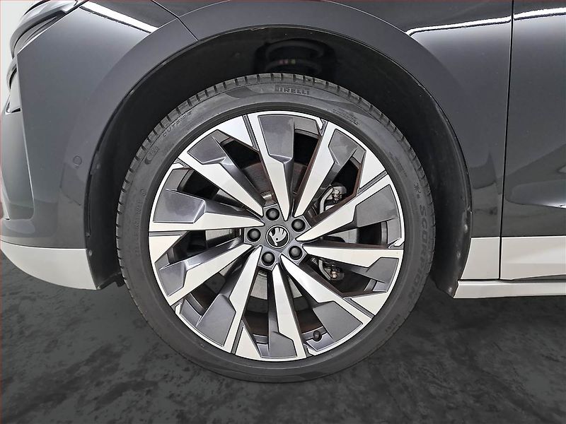 Škoda Enyaq (2025) 85x (82 kWh), SoH 100% - fotka 15 z 26
