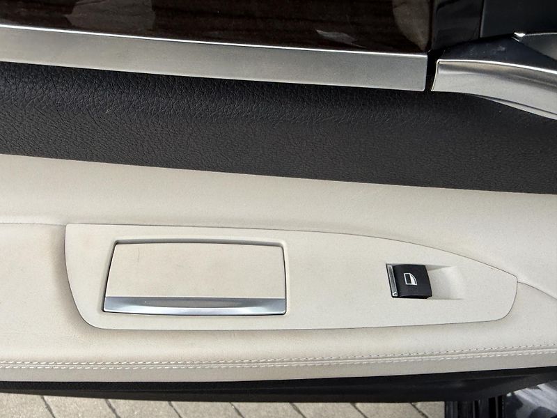 BMW Řada 7 730D koupeno v ČR DPH - fotka 34 z 35