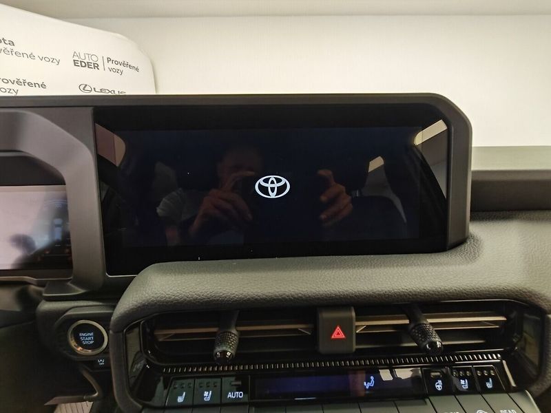 Toyota Land Cruiser 2.8L Diesel Executive 4x4 - fotka 37 z 48