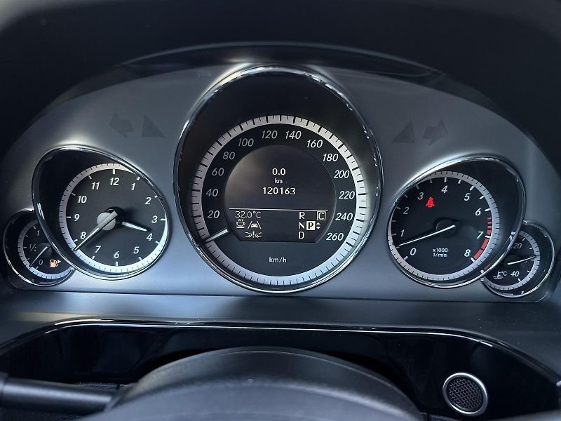 Mercedes-Benz Třídy E 350 4Matic 272PS NAVI KAMERA+P - fotka 19 z 39