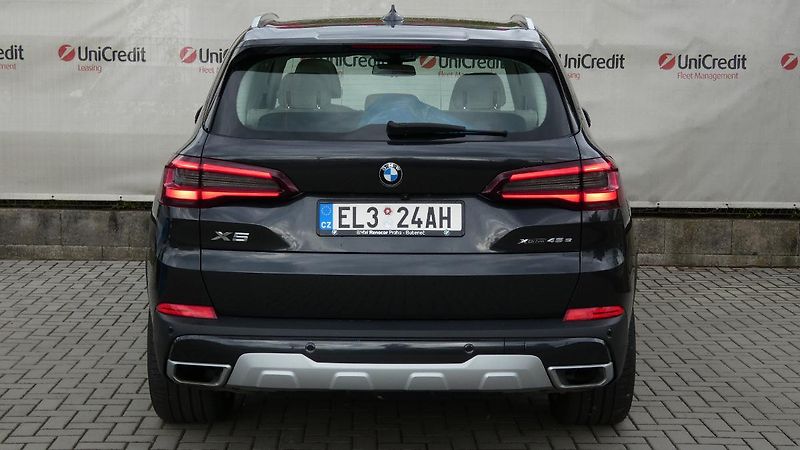 BMW X5 xDrive 45e - fotka 4 z 24