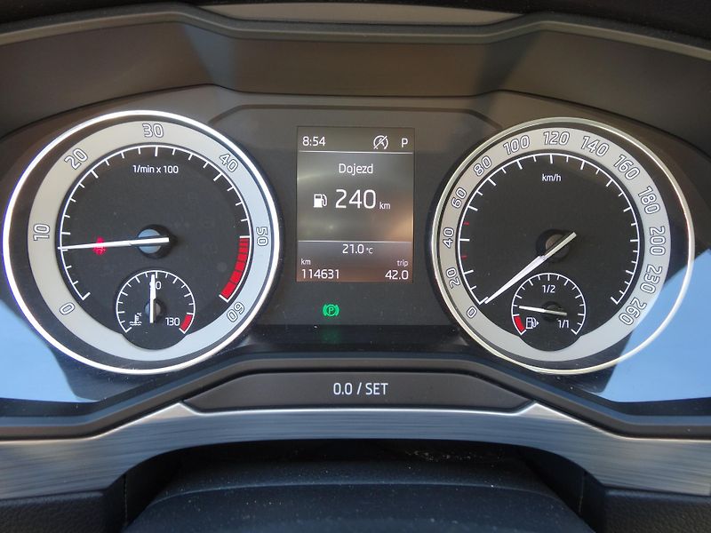 Škoda Superb 2.0TDi DSG Taž.zař. Plná nádrž - fotka 30 z 41