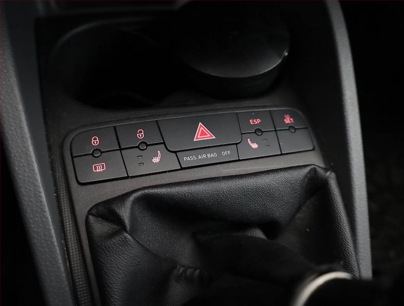 Seat Ibiza (2011) 1.4 16V, nová STK, Tažné - fotka 11 z 13