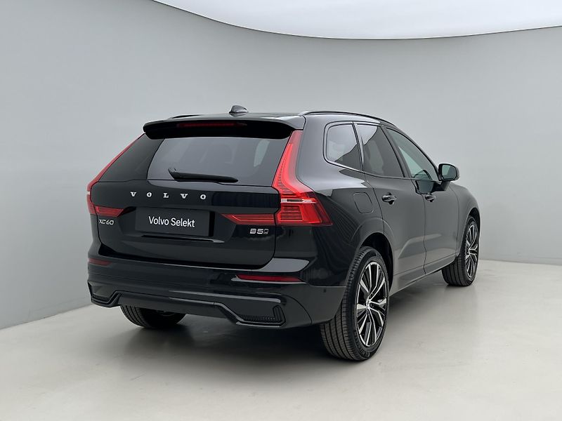 Volvo XC60 B5 AWD PLUS DARK AUT 1.maj. - fotka 13 z 46