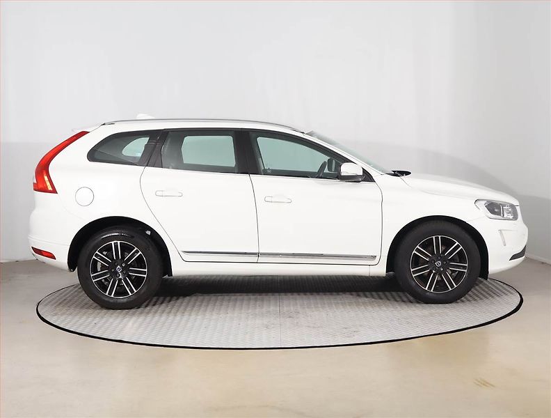 Volvo XC60 (2017) D4, Automat, Kůže, Navi - fotka 6 z 19