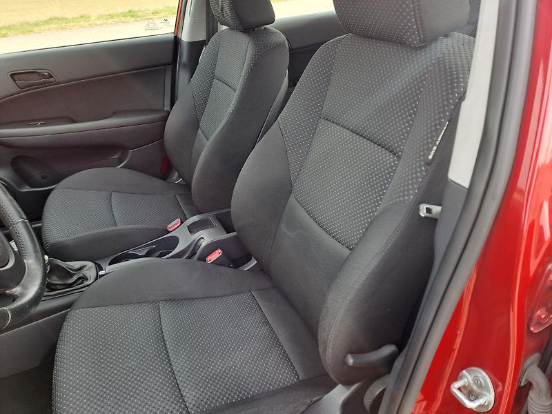 Hyundai i30 (2012) 1.4i DOLOŽENÉ KM - fotka 11 z 33