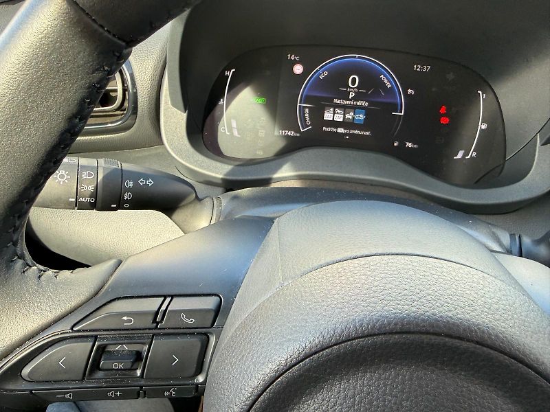 Toyota Yaris 1.5 HSD e-CVT Style - fotka 17 z 27