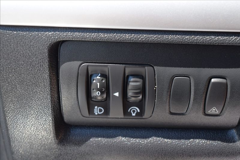 Renault Clio 1,2 i 74KW ALU KLIMA TAŽNÉ - fotka 35 z 48