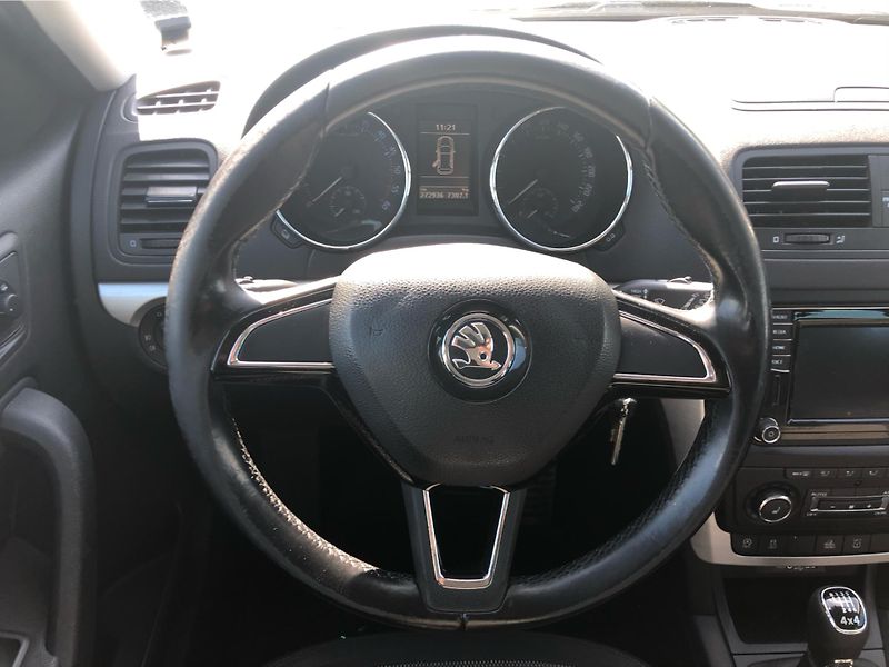 Škoda Yeti 2.0 TDI 4X4  M6° - fotka 17 z 28
