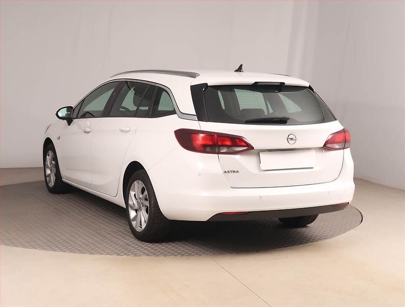 Opel Astra (2019) 1.6 CDTI, Navi, Tempomat - fotka 4 z 16