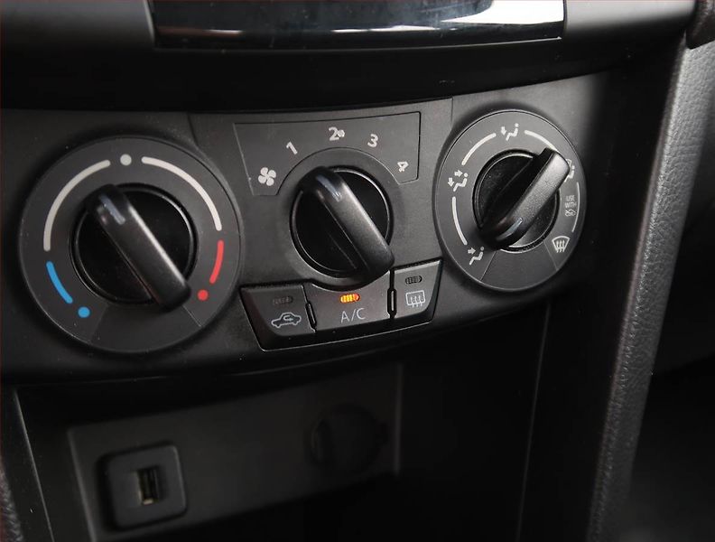 Suzuki Swift (2017) 1.2, Serv.kniha, Tempomat - fotka 15 z 17