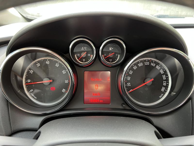 Opel Astra 1.4T 103 kW 1.MAJ SERVISKA - fotka 13 z 13