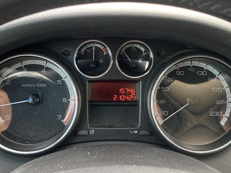 Peugeot 308 1.6i, ČR, manual, tažné - fotka 10 z 11