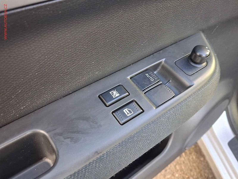 Suzuki Swift (2007) 1.3 VVT, ČR, AC, zámek řad, - fotka 13 z 14