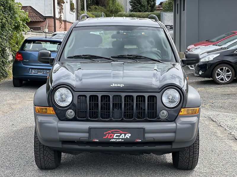 Jeep Cherokee 2.8CRD 4x4 MANUÁL 6 R.ST. - fotka 2 z 38