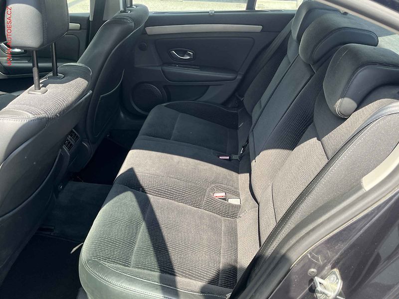 Renault Laguna (2007) 2.0dCi, STK7/28 - fotka 10 z 15