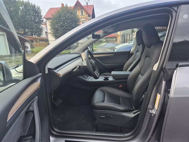 Tesla Model Y LONG RANGE DUAL MOTOR 95,0% - fotka 11 z 49