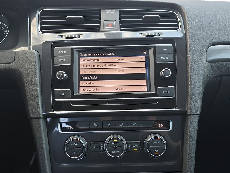 Volkswagen Golf (2018) VARIANT 1.0 TSi 81kW, ČR, serv - fotka 17 z 23