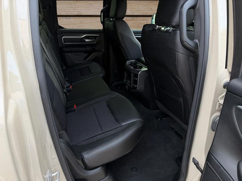 Dodge RAM (2022) +TRAVELLER+LOOK26+HEMI+ - fotka 15 z 24