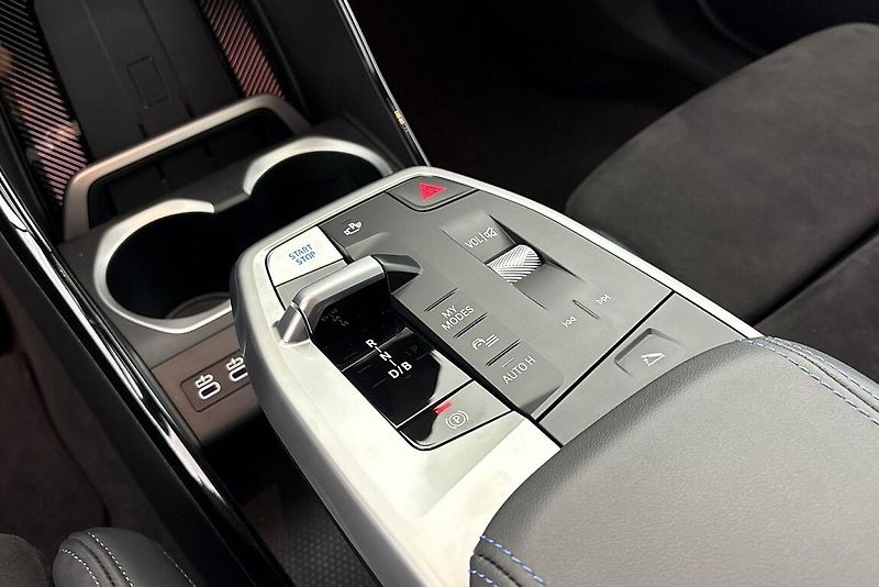 BMW iX1 eDrive20 - fotka 20 z 23