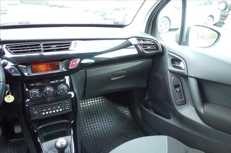 Citroën C3 1,4 i, ČR, SERV.KN., CHROM. - fotka 18 z 32