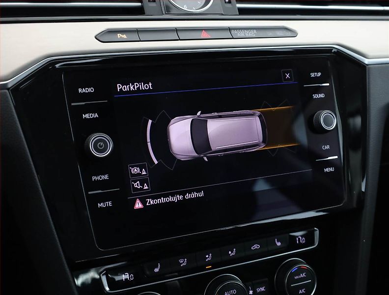 Volkswagen Passat (2018) 2.0 TDI, Automat, Serv.kniha - fotka 14 z 20