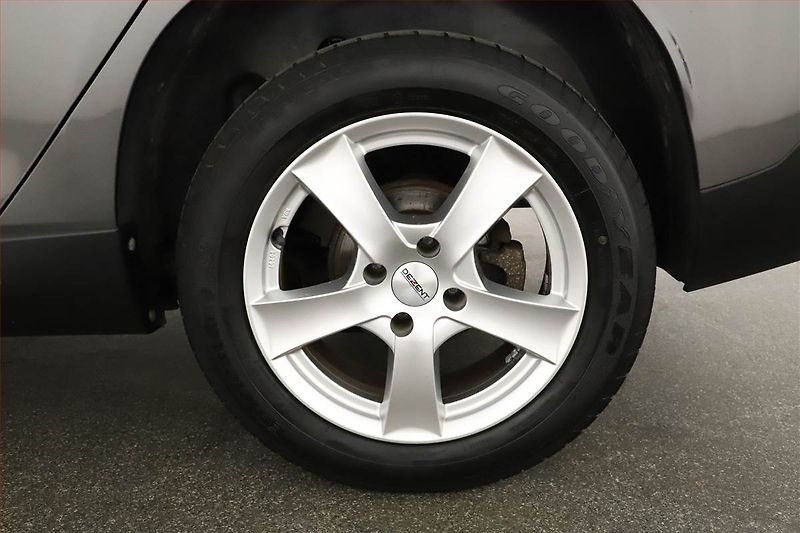 Peugeot 2008 (2018) 1.2 PureTech, Tempomat - fotka 16 z 16