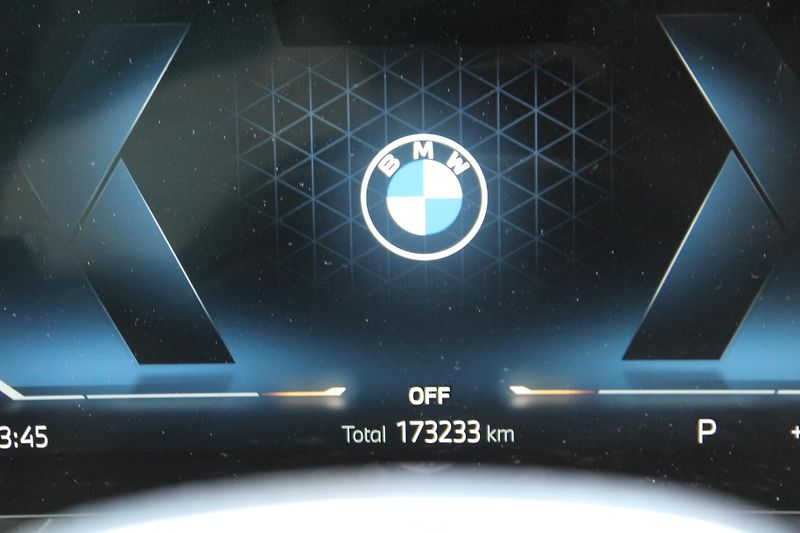 BMW Řada 7 740d xDrive, 220kW, CZ - fotka 27 z 28