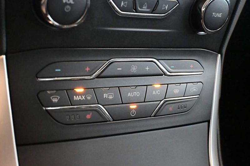Ford S-MAX (2022) 2.0 TITANIUM Kamera Tažné 8 Ko - fotka 19 z 32