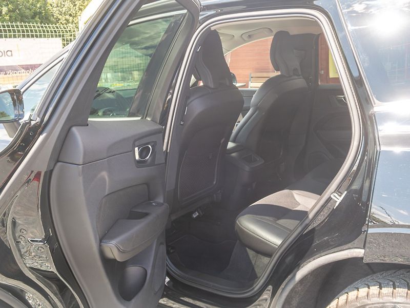 Volvo XC60 (2019) 2.0D 140KW mat – NAVI - fotka 38 z 51