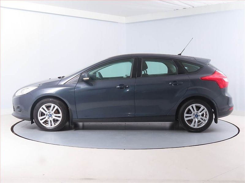 Ford Focus (2011) 1.6 i, Serv.kniha, Tempomat - fotka 3 z 13