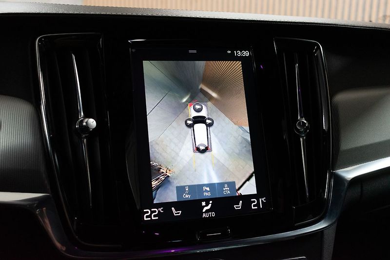 Volvo V90 D5 AWD R-DESIGN*HARMAN/KARDON* - fotka 27 z 42