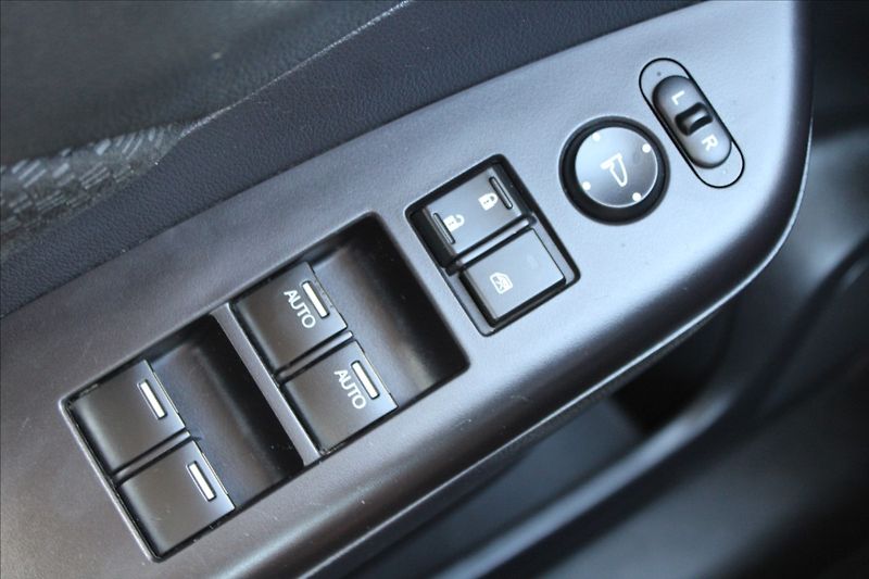 Honda CR-V 2,0 i  NOVÉ V ČR,1.MAJITEL,DPH - fotka 18 z 37