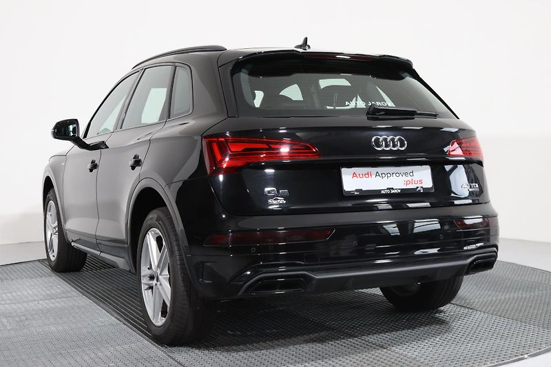 Audi Q5 Sline 40 TDI quattro Stronic - fotka 7 z 26