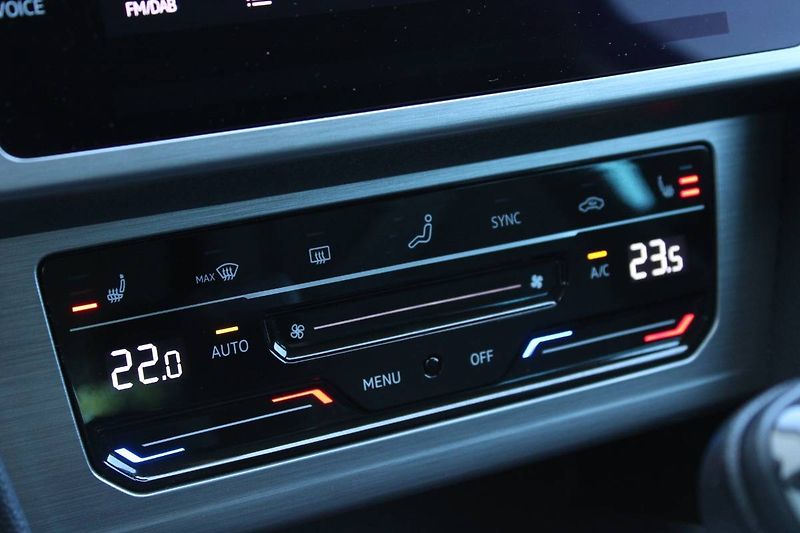 Volkswagen Passat (2022) 2.0 TDI 110kW manuál tažné - fotka 15 z 35