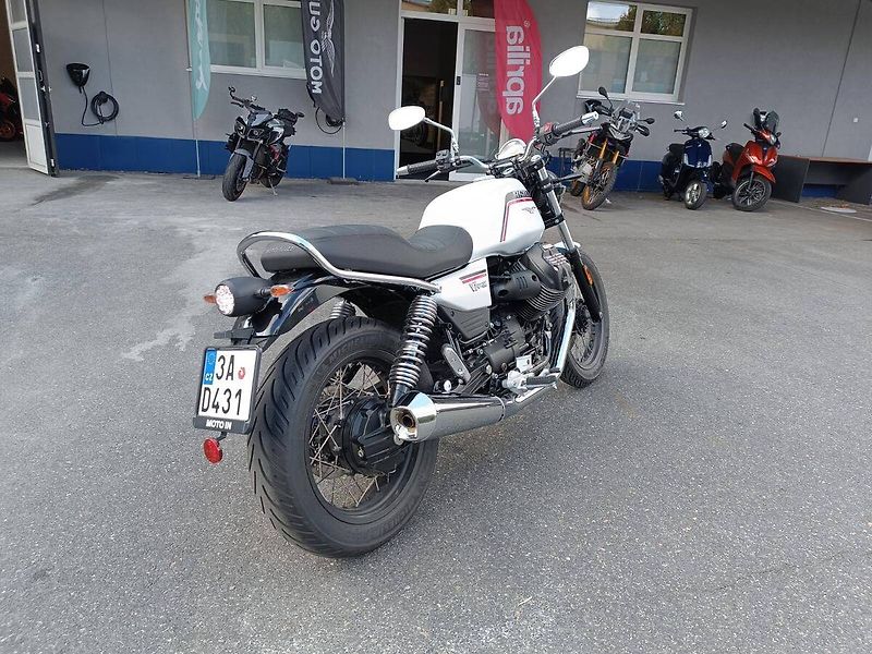 Moto Guzzi V 7 Stone Ten (2026) V7 Special Bianco 1969 - fotka 7 z 14