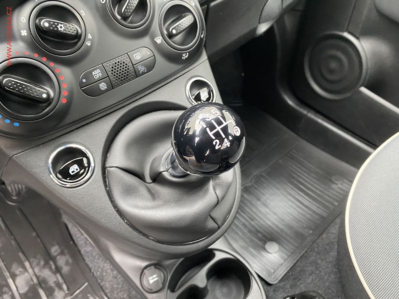 Fiat 500 (2019) 1.2 i, Lounge, +kola - fotka 14 z 15
