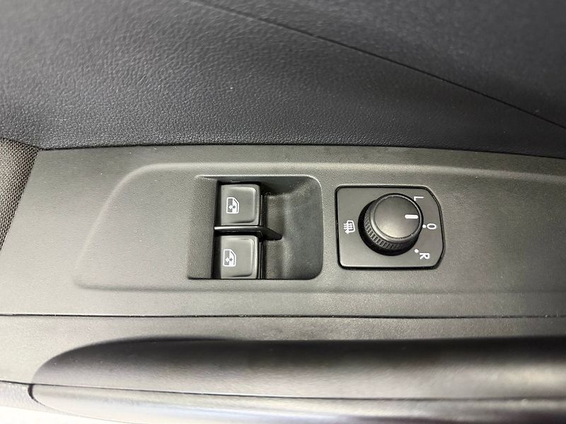 Škoda Fabia 1.0 TSI AMBITION PLUS, LANE, F - fotka 21 z 23